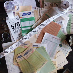 伝票とカードの詰め合わせ